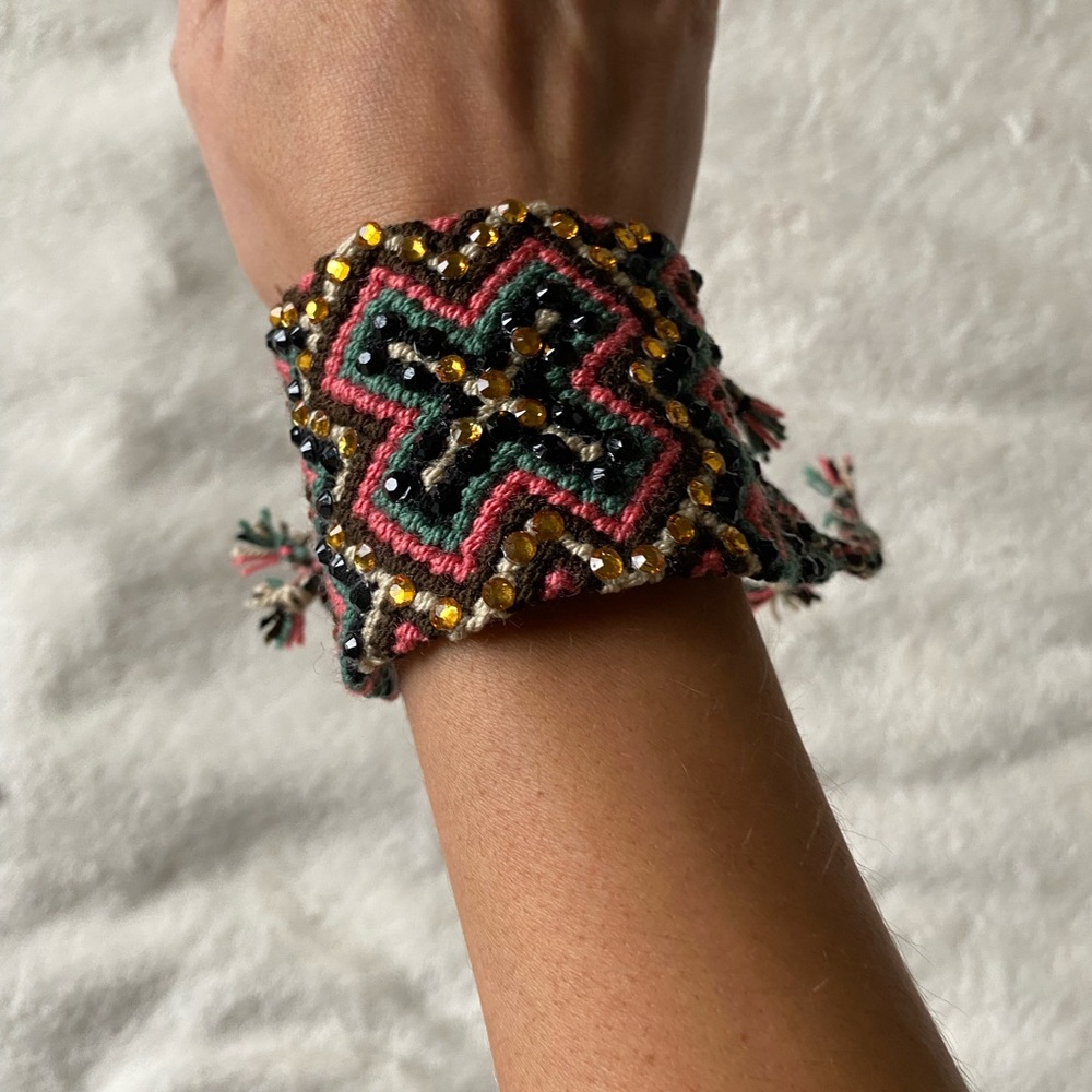 Handmade artisan single thread bracelet